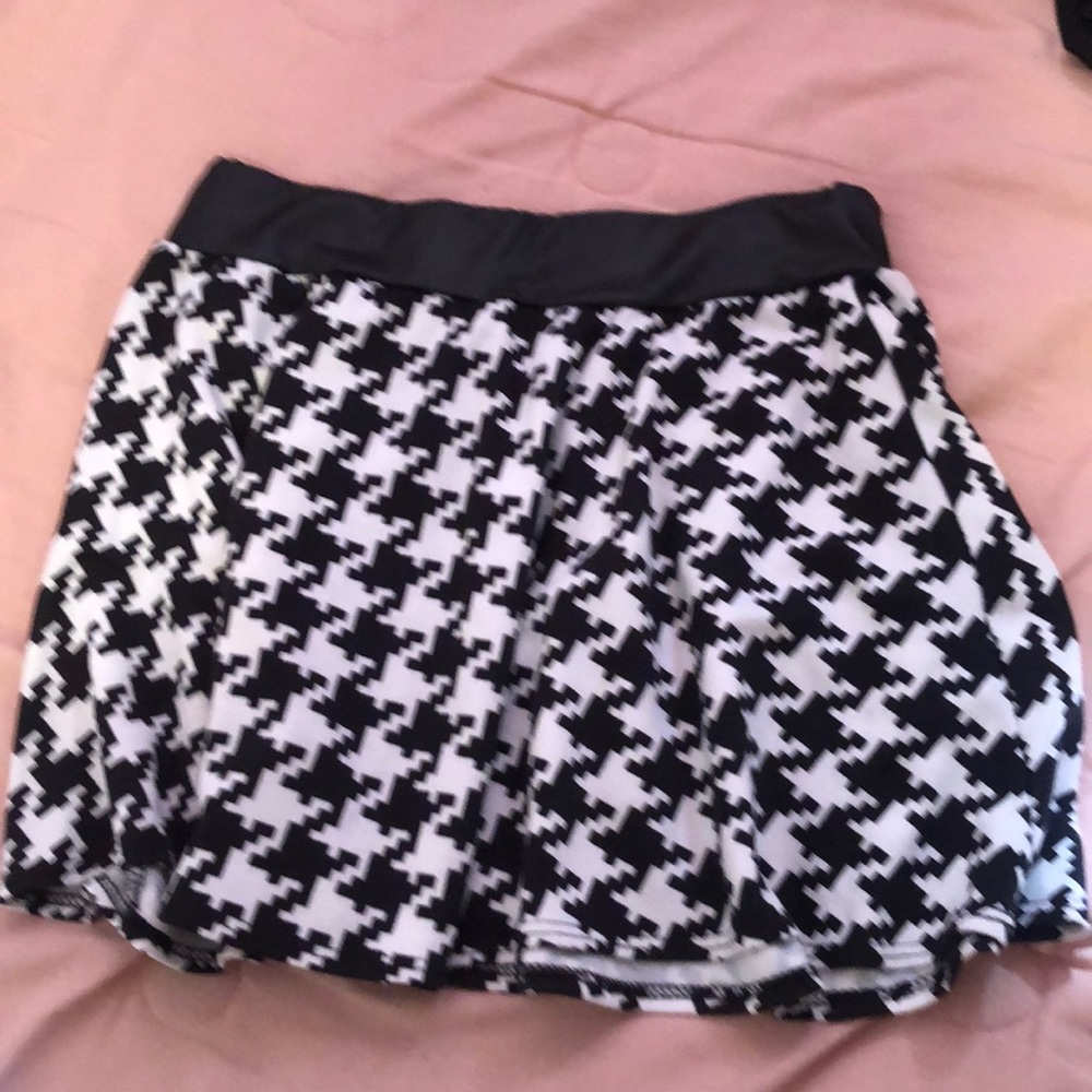 2 skirts - Picture 3 of 4